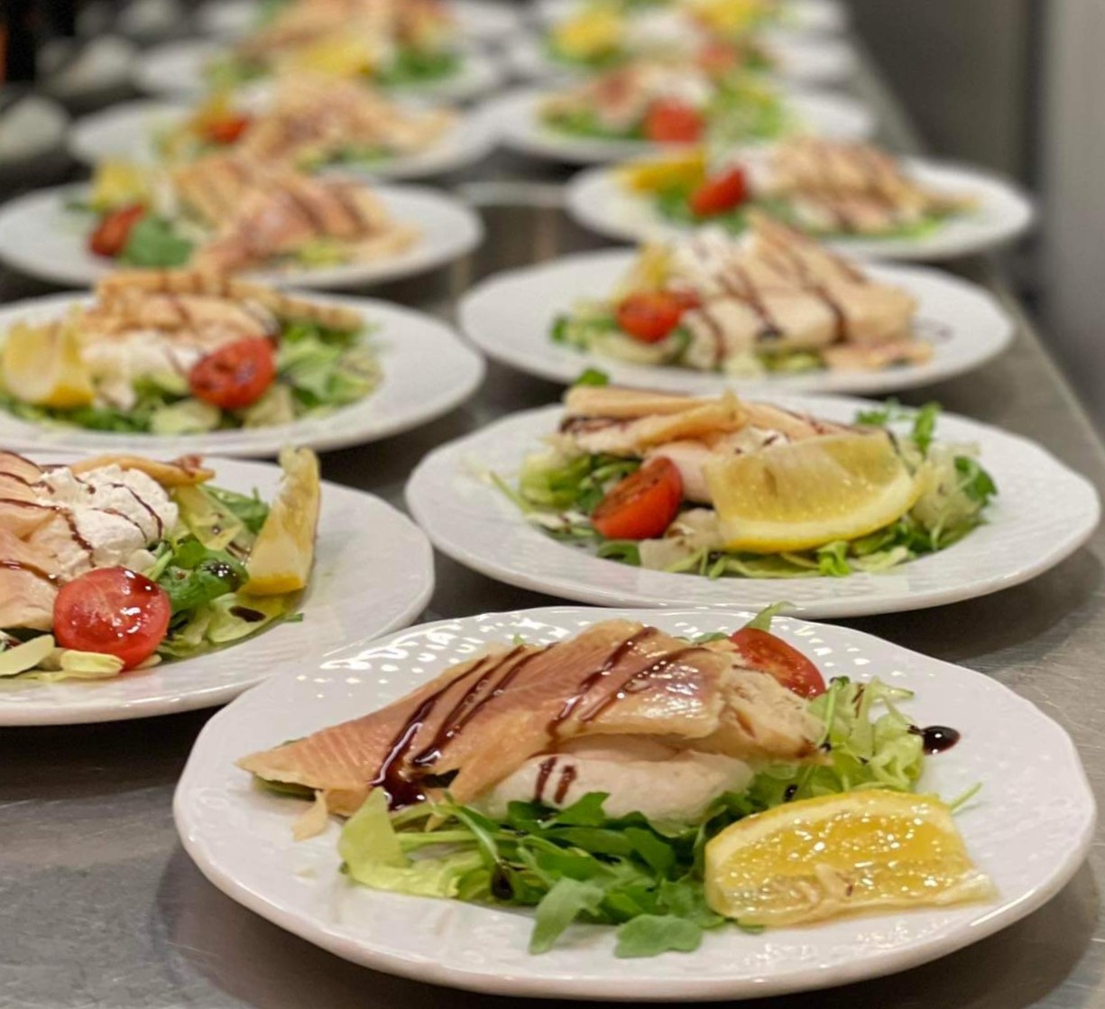 Mennyibe kerül a catering egy rendezvényen? – Valódi árak és tippek